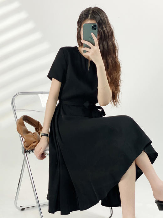 YX【现货7天】气质轻熟风不规则连衣裙女2023夏季新款韩版小众中长款过膝裙子 商品图3