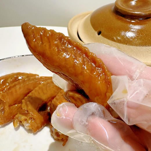 【滢小宝】椒麻鸡翅尖✅地道散养土鸡，肉质饱满紧实✅老师傅手工鲜制，低温冷卤工艺✅0添加剂0香精，全家老小都能吃✅椒麻鲜香，一点腥味没有✅220g大袋装，扎实分量过足嘴瘾！ 商品图6