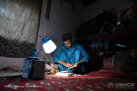 为阿富汗家庭提供一套太阳能灯 商品图5