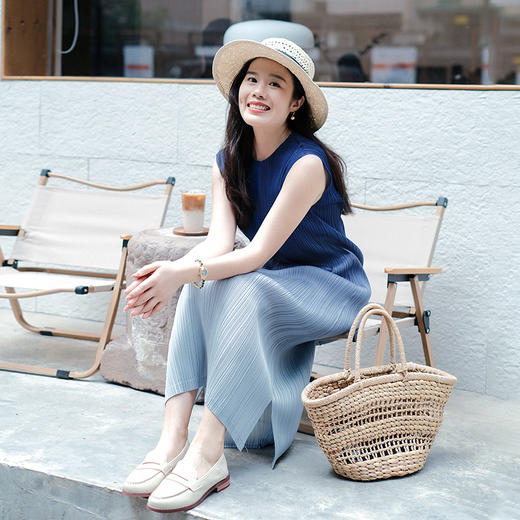 【回馈粉丝】【主打一个优雅】 三宅风  永久褶皱 无需熨烫 拉伸性大  高端渐变印染小盖袖连衣裙 商品图3