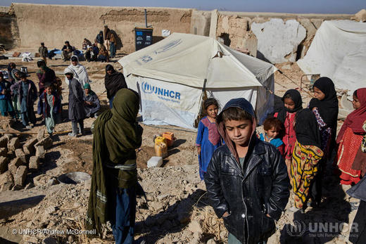 为阿富汗家庭提供一张4x5米塑料防水布 商品图2