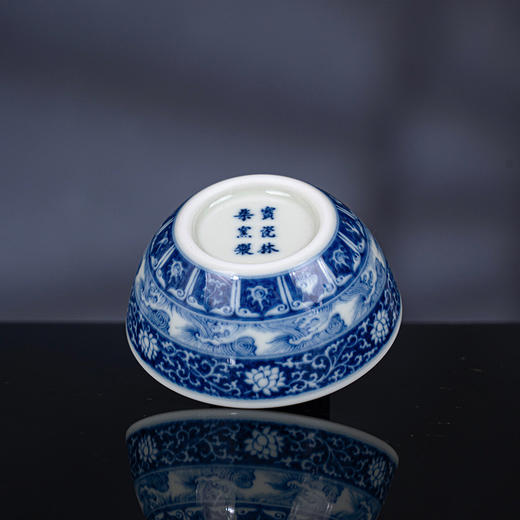 青花柴窑内画碧海生花卧足杯 商品图4