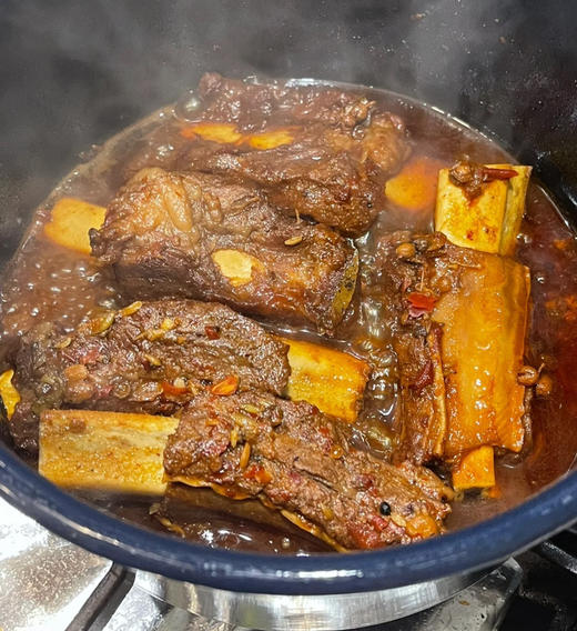 红凤凰和牛带骨牛小排！烤，煎，炖 都非常不错，肉质细嫩，香味扑鼻！高压锅20分钟可以直接拆骨。 商品图1