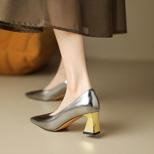 时尚新款，真皮亮面尖头高跟单鞋YT-932-5 商品图2