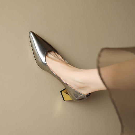 时尚新款，真皮亮面尖头高跟单鞋YT-932-5 商品图5