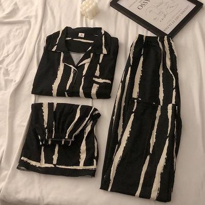 新款可爱ins风短袖三件套装，适合家居休闲场合。柔软舒适面料呵护肌肤，让你在家中享受自在生活。春夏秋三季款为您打造轻松舒适的穿搭，让您时刻保持青春活力。 商品图5