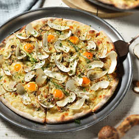 炙烤松茸松露牛肝菌蘑菇披萨 Roast Matsutake Porcini Mushroom Pizza