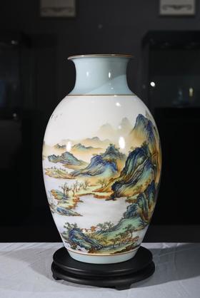 粉彩山水千里江山赏瓶