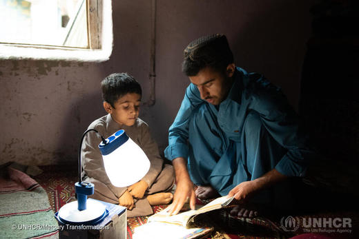 为阿富汗家庭提供一套太阳能灯 商品图4