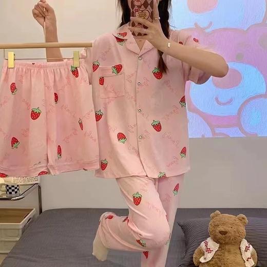 新款可爱ins风短袖三件套装，适合家居休闲场合。柔软舒适面料呵护肌肤，让你在家中享受自在生活。春夏秋三季款为您打造轻松舒适的穿搭，让您时刻保持青春活力。 商品图3