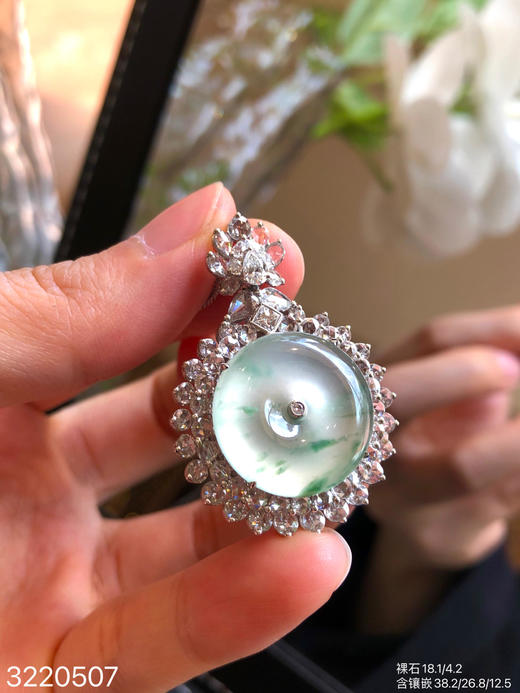 3220507，玻璃飘翠平安扣吊坠。具体价格微信咨询 商品图3