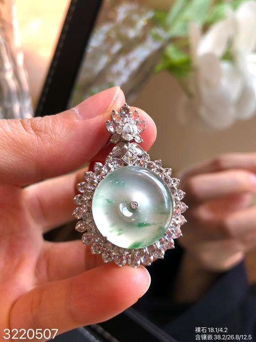 3220507，玻璃飘翠平安扣吊坠。具体价格微信咨询 商品图5