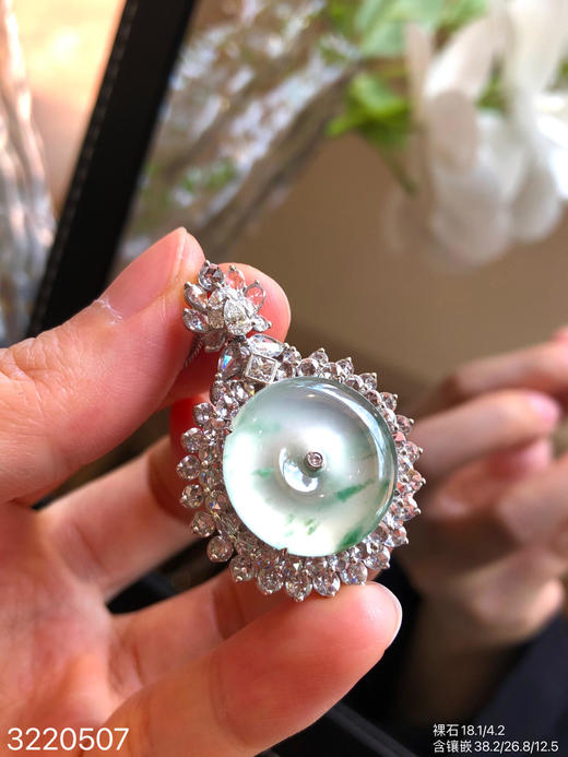 3220507，玻璃飘翠平安扣吊坠。具体价格微信咨询 商品图1