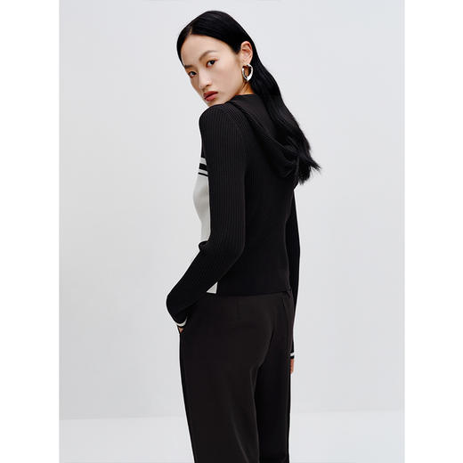 NEELLY纳俪商场同款V领连帽针织开衫秋新品设计感撞色显瘦外套女N23081A01067 商品图3