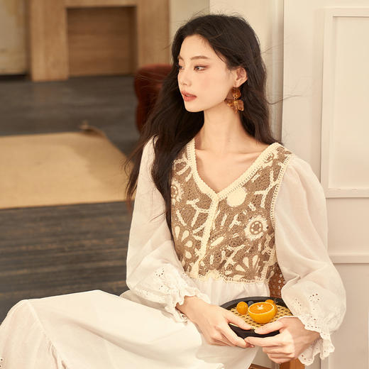 西遇V领欧美超火长裙女新款垂坠感白色长袖梭织连衣裙11838343 商品图2