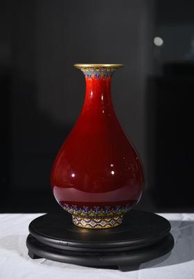郎红金银错加彩小玉壶春瓶