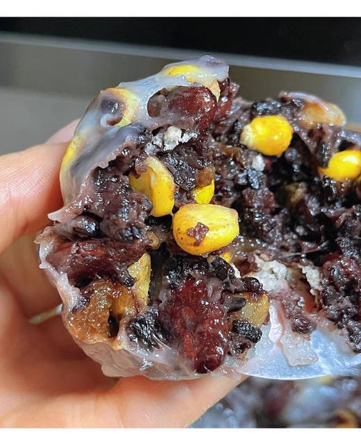 明六配送！纯手工制作【五谷玉米粘豆包】好吃不胖，软糯香甜，真正的治愈系美食！配料表干净，无任何添加剂，您可以放心吃，减脂期必备！营养健康！
一包4个，每个100g，一组两包 商品图3