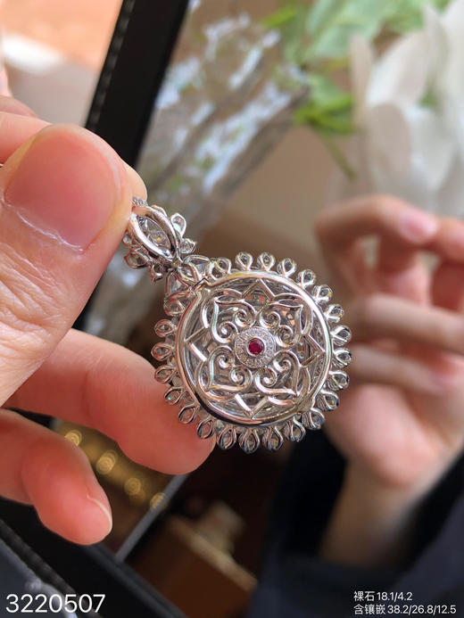 3220507，玻璃飘翠平安扣吊坠。具体价格微信咨询 商品图8