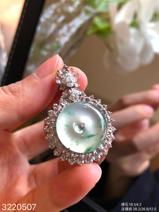 3220507，玻璃飘翠平安扣吊坠。具体价格微信咨询 商品图0