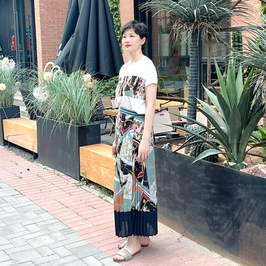 SAINT L’UCK/圣媛女装  时尚优雅多彩印花百褶半身裙SA220B23 商品图1