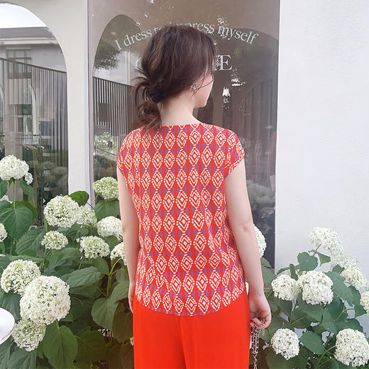 圣三利女装 新款异域波西米亚印花轻薄连袖圆领衫，上衣SL2022140 商品图4