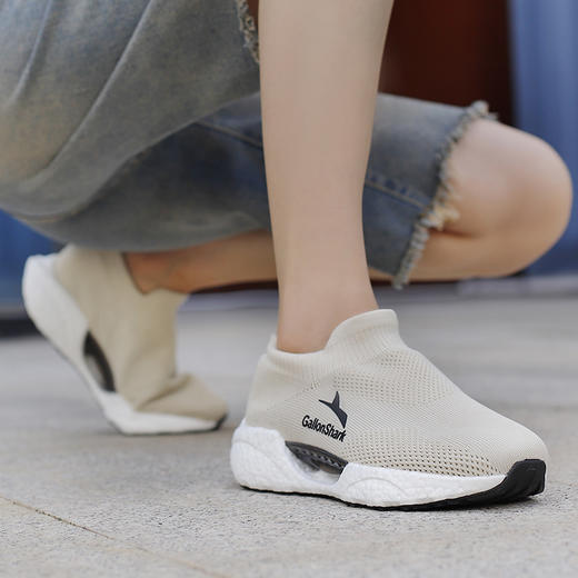 【戈伦鲨】休闲轻奢舒肤鞋男女同款 商品图0