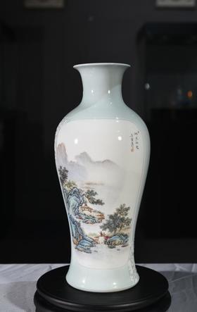 粉彩山水湖光山色赏瓶