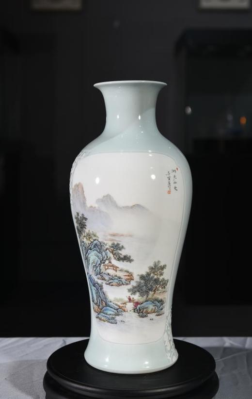 粉彩山水湖光山色赏瓶 商品图0