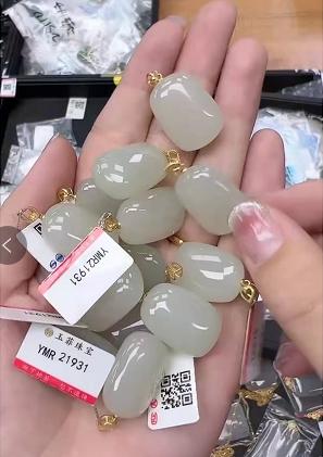 18K白玉吊坠-桃心扣无事牌 商品图0