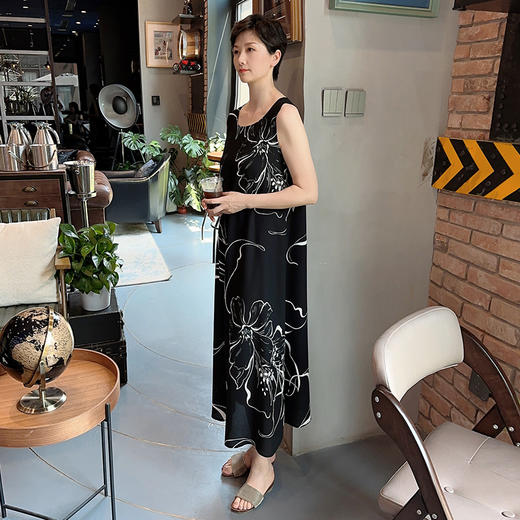 圣三利女装 优雅黑白印花无袖中长款连衣裙SL2027211 商品图1