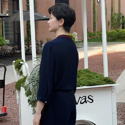 圣三利女装  民族时尚刺绣绑带衬衫SL2014179 商品图1