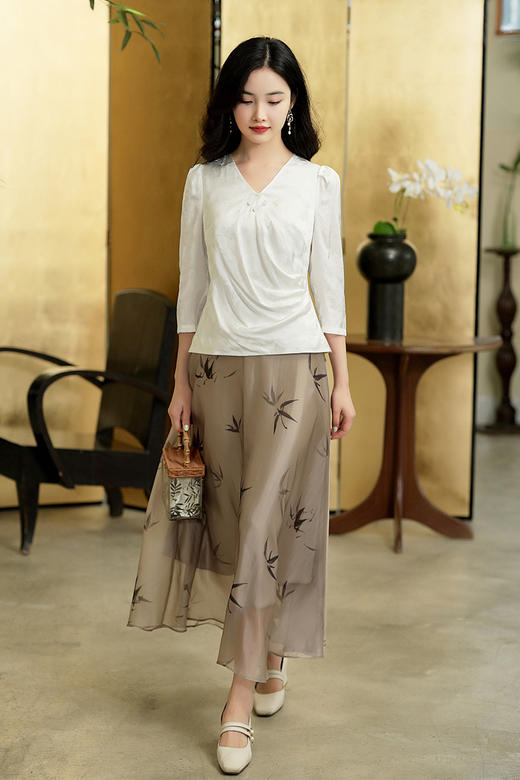 逸红颜明月优选#<爆款清仓>『香允』新中式气质V领提花上衣，撞到心尖上的浪漫小衫！ 商品图1