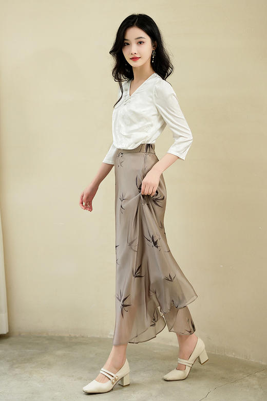 逸红颜明月优选#<爆款清仓>『香允』新中式气质V领提花上衣，撞到心尖上的浪漫小衫！ 商品图9