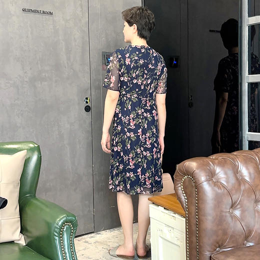 圣三利女装 新款气质优雅网眼印花中长款收腰散摆连衣裙SL2027235 商品图2