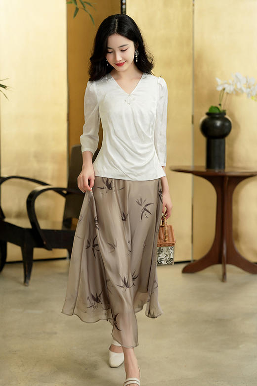 逸红颜明月优选#<爆款清仓>『香允』新中式气质V领提花上衣，撞到心尖上的浪漫小衫！ 商品图3