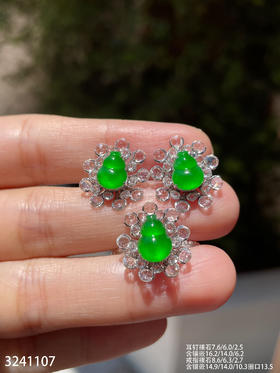 3241107，老坑高冰艳绿葫芦套装。具体价格微信咨询