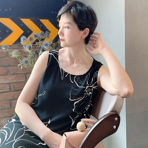 圣三利女装 优雅黑白印花无袖中长款连衣裙SL2027211 商品图3