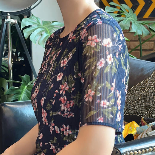 圣三利女装 新款气质优雅网眼印花中长款收腰散摆连衣裙SL2027235 商品图3