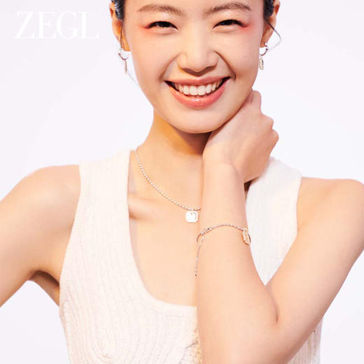 ZEGL设计师金币系列笑脸手链女生轻奢小众设计感精致金色复古手饰 商品图4