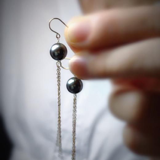 18k镶嵌塔希提海水黑珍珠耳环 商品图9