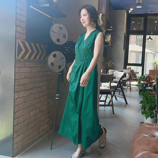 圣三利女装V领无袖纯色连衣裙SL2017146 商品图2