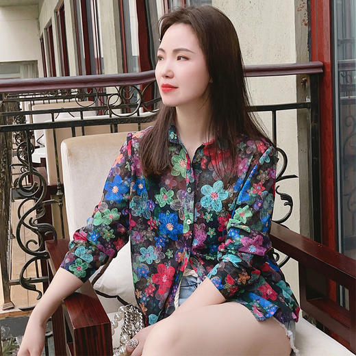 圣三利女装 五彩印花针织基础款衬衫SL2014106 商品图2