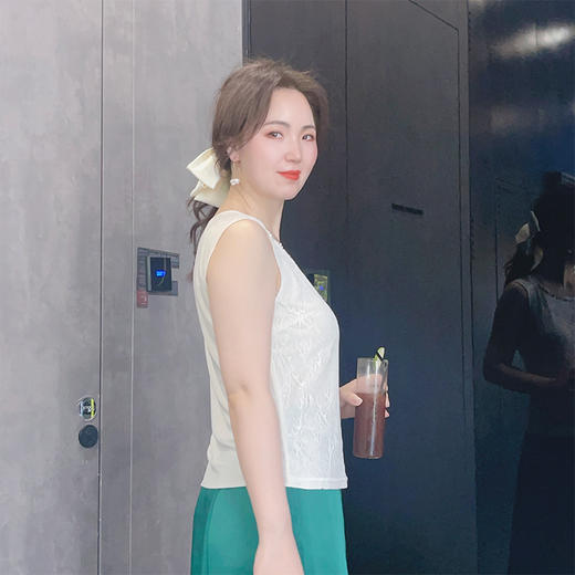 圣三利女装   新款时尚钉珠拼接蕾丝背心上衣SL2013101 商品图1