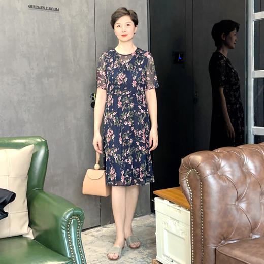 圣三利女装 新款气质优雅网眼印花中长款收腰散摆连衣裙SL2027235 商品图1