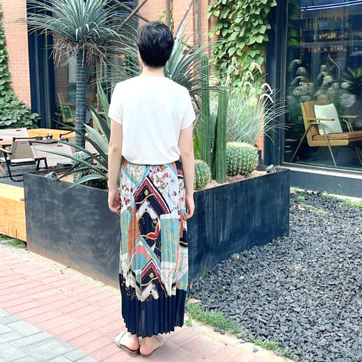 SAINT L’UCK/圣媛女装  时尚优雅多彩印花百褶半身裙SA220B23 商品图2