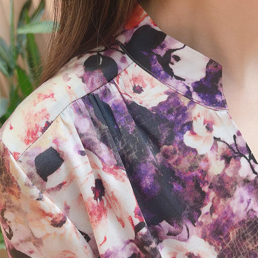 圣三利女装 新款优雅桑蚕丝印花衬衫SL2024170 商品图3