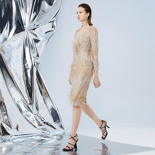 EITIE爱特爱秋季新款优雅刺绣亮片礼服连衣裙7577206 商品图6