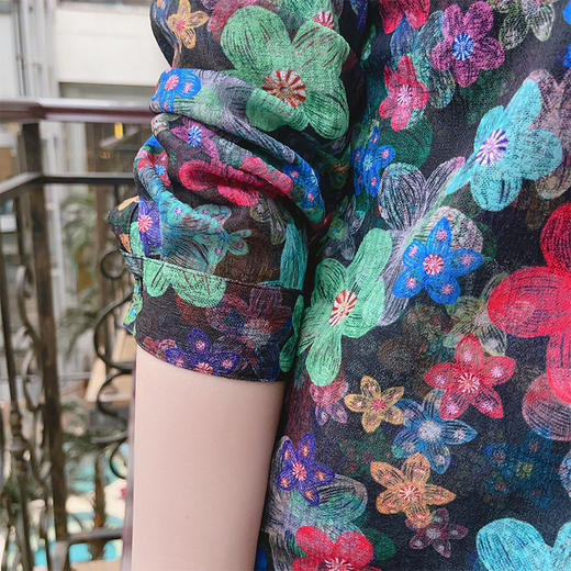 圣三利女装 五彩印花针织基础款衬衫SL2014106 商品图3