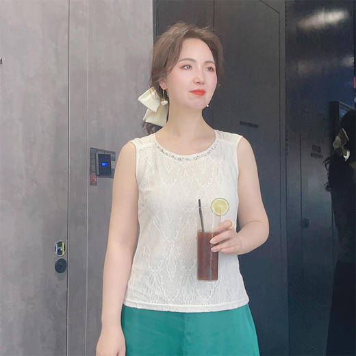 圣三利女装   新款时尚钉珠拼接蕾丝背心上衣SL2013101 商品图3