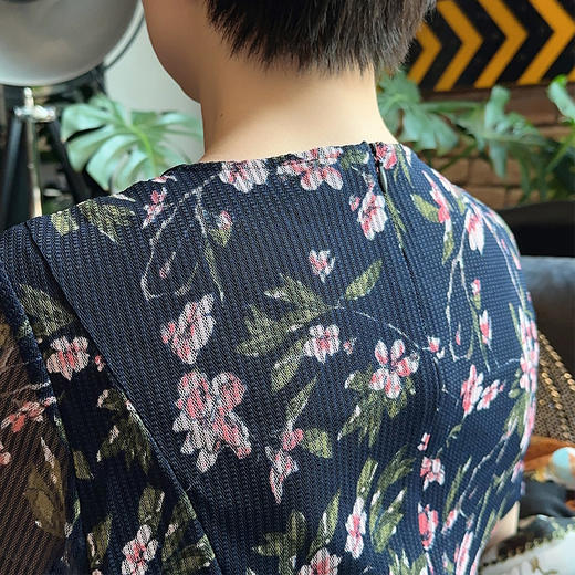 圣三利女装 新款气质优雅网眼印花中长款收腰散摆连衣裙SL2027235 商品图4